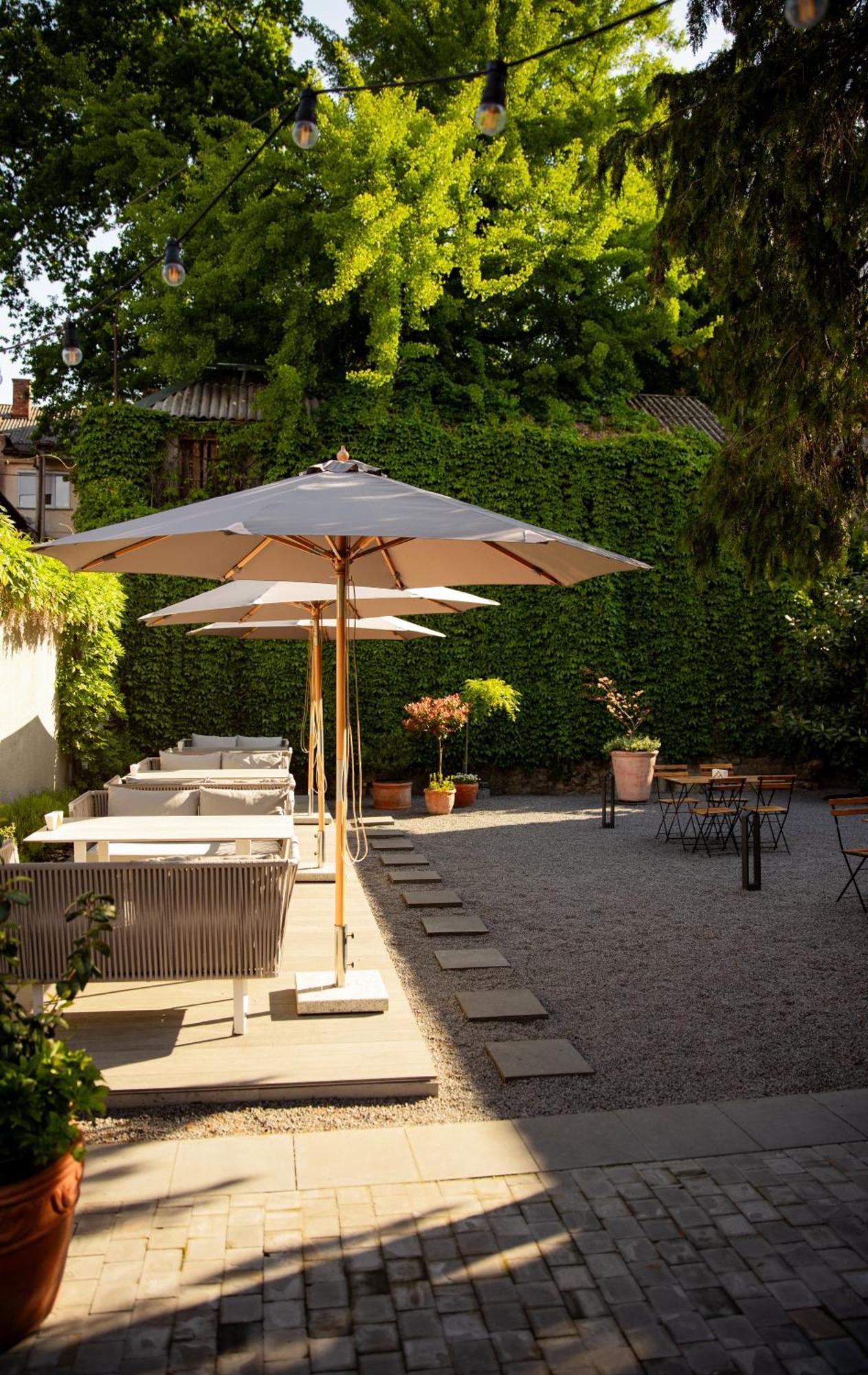 Hotel Laudon Oujhorod Extérieur photo