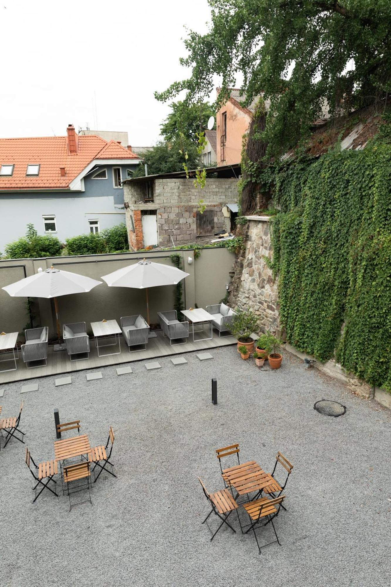 Hotel Laudon Oujhorod Extérieur photo